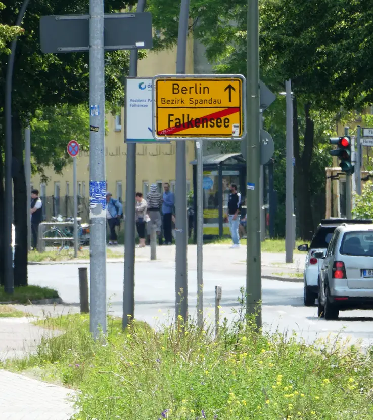Ortseingang an der Stadtgrenze zwischen Berlin und Falkensee