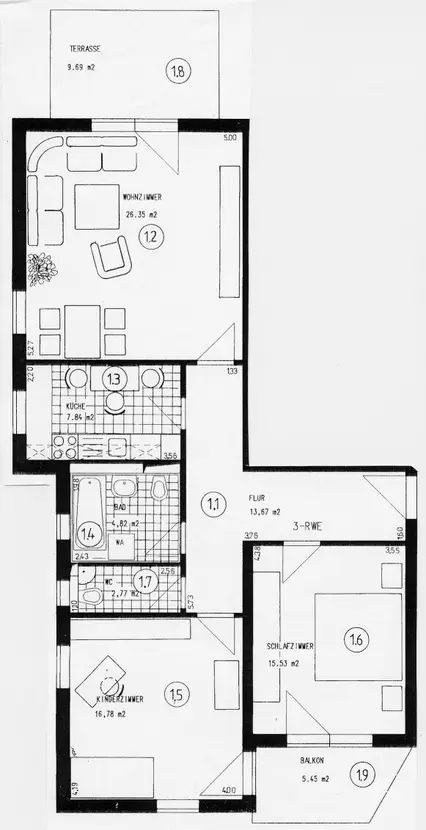 Grundriss der Drei-Zimmer-Wohnung mit Balkon und Terrasse