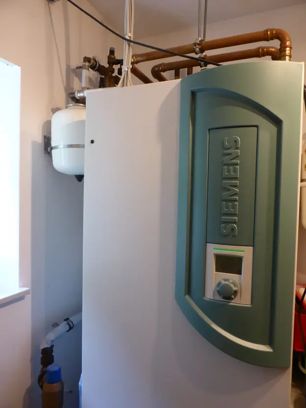 Siemens-Erdwärmeheizung im Hauswirtschaftsraum