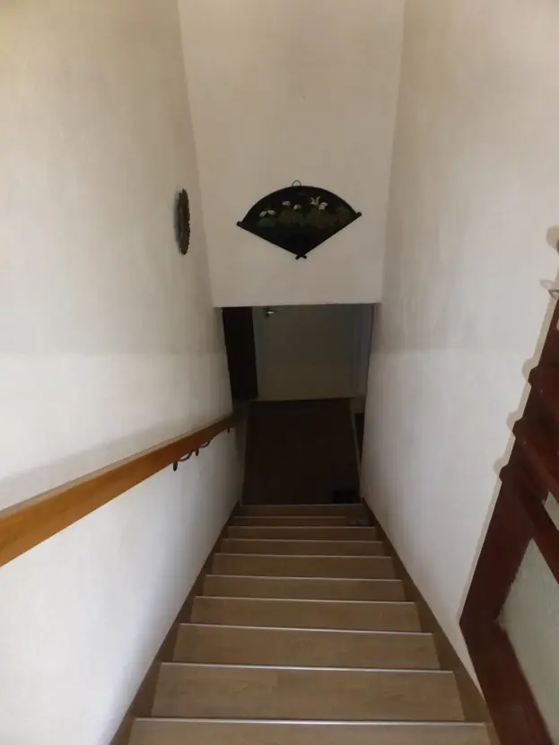Innentreppe hinunter in das Kellergeschoss