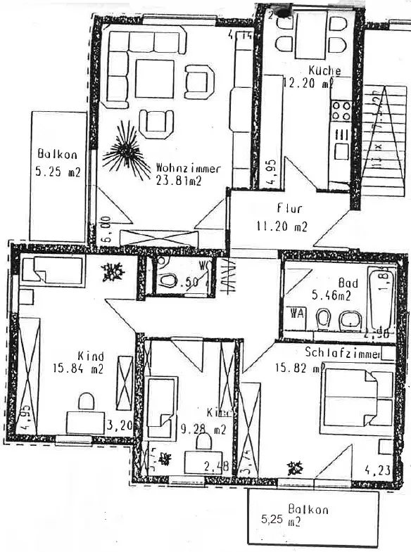 Grundriss der Vier-Zimmer-Wohnung mit zwei Balkonen