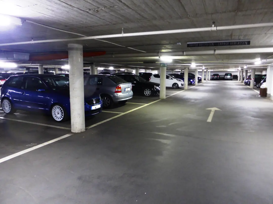 Tiefgarage mit dem eigenen Stellplatz der Wohnung