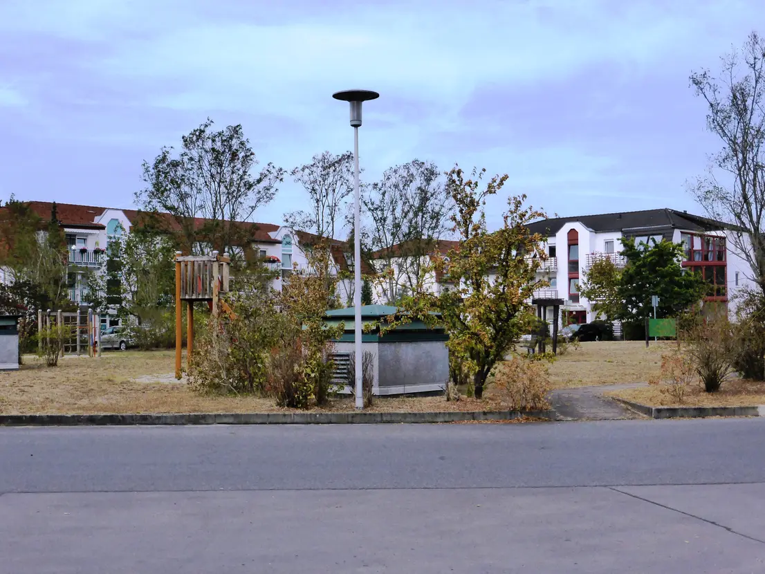 Außenansicht der begrünten Wohnanlage in Velten